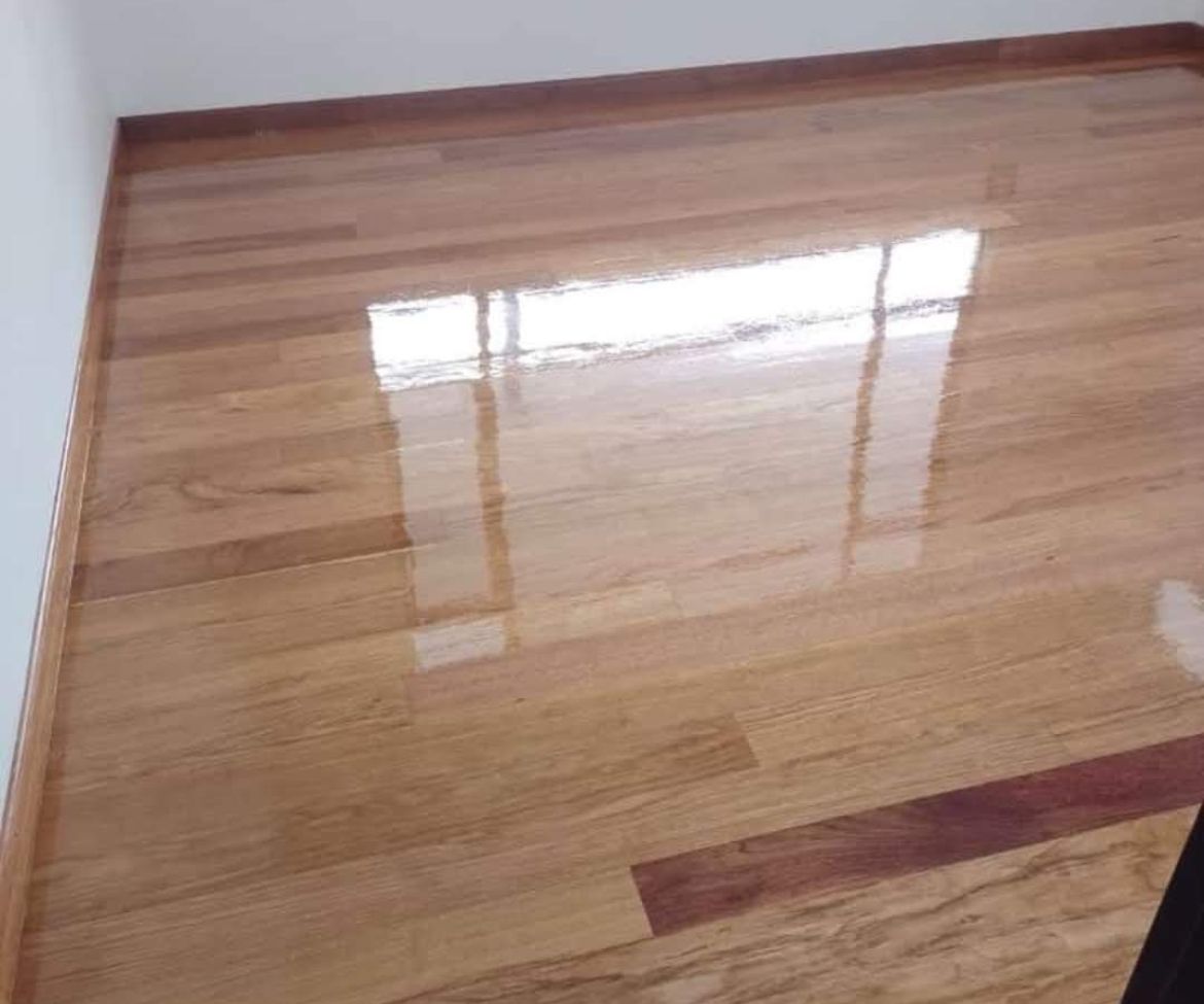 brillo de piso laminado