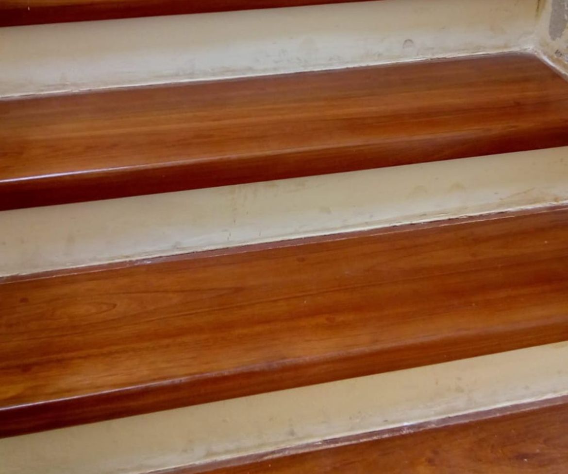 instalacion de escaleras en madera